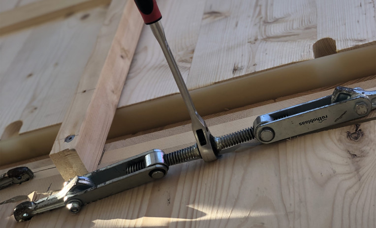 GEKO Rothoblaas: tirapannelli per montaggi precisi in legno