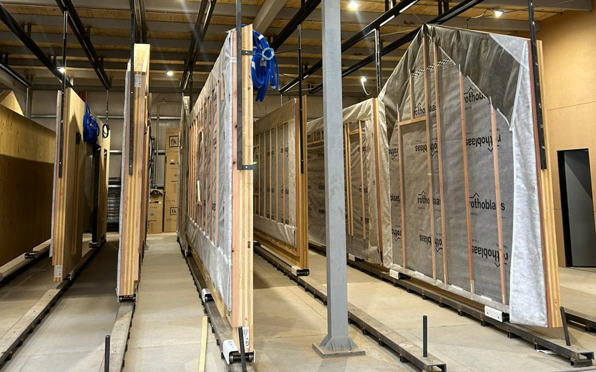 Pannelli prefabbricati con membrana traspirante TRASPIR 110 applicata, stabilimento MOOD Uruguay 