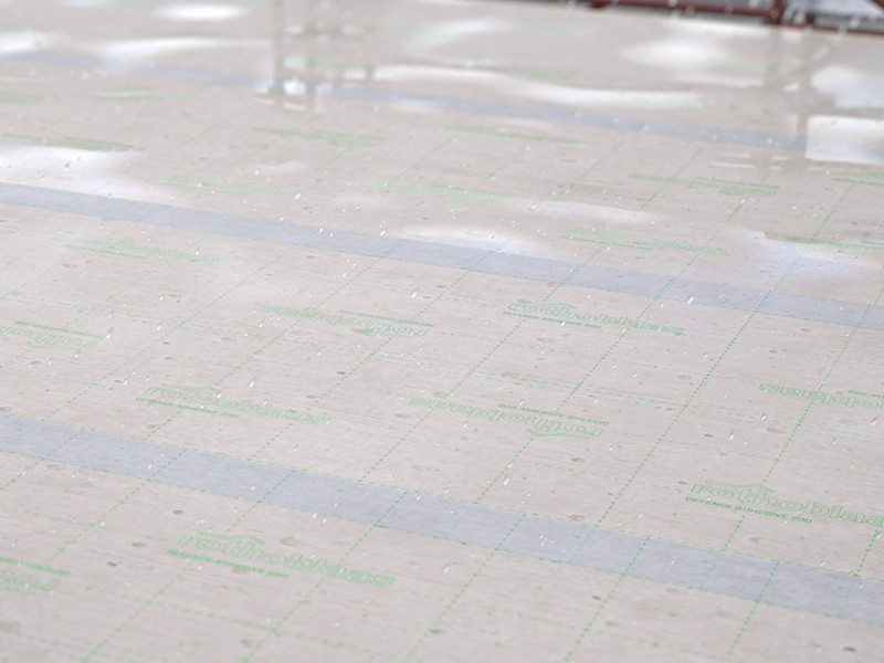 membrana-adesiva-DEFENCE-ADHESIVE-protezione-cantiere-pannelli-legno