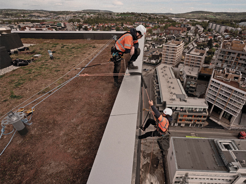 applicazione-linea-vita-su-supporto-rigido-per-il-lavoro-su-fune-patrol-solid