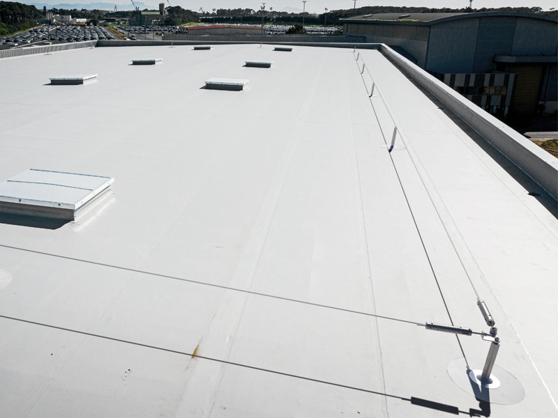 applicazione-linea-vita-su-supporto-per-coperture-in-pvc-tpo-e-bituminose-patrol-t-roof