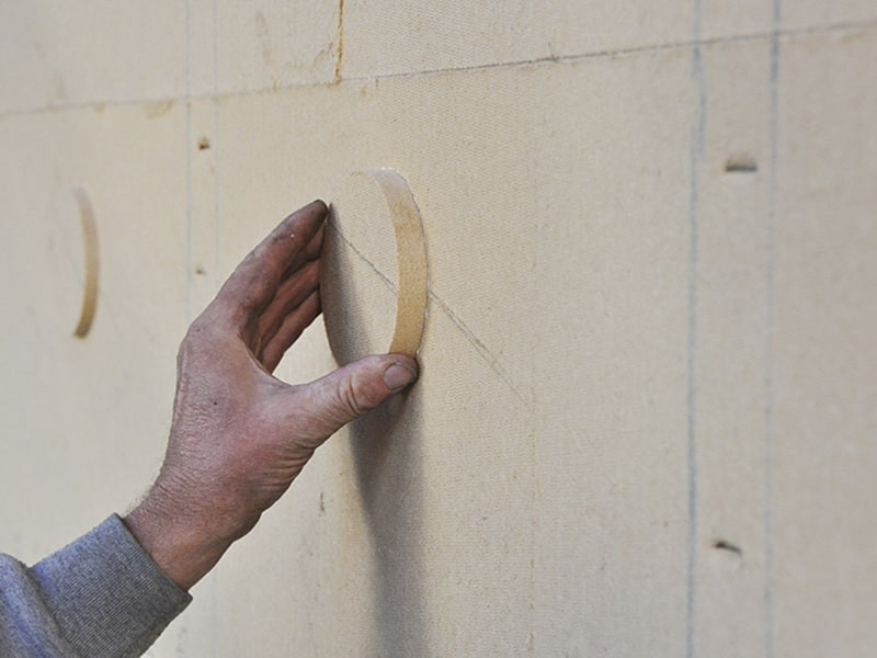 applicazione-fresa-per-pannelli-isolanti-in-fibra-di-legno-lfa-hole-cutter