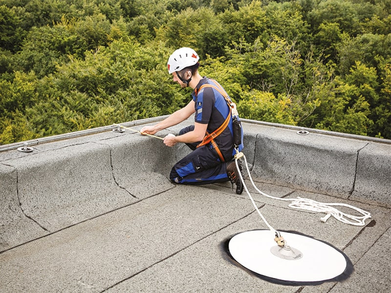 punto-di-ancoraggio-incollato-per-coperture-in-bitume-e-pvc-applicazione