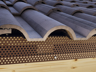 Finestra di ventilazione Eolo Vents en PVC bianco con rete antisetto Finestra di ventilazione Eolo Vents en PVC bianco con rete antisetto