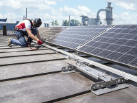 linea-vita-su-supporto-per-coperture-in-lamiera-con-doppia-aggraffatura-rotonda-applicazione