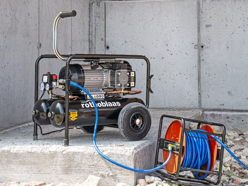 applicazione-compressore-senza-olio-doppio-serbatoio-20-l-compressor-20